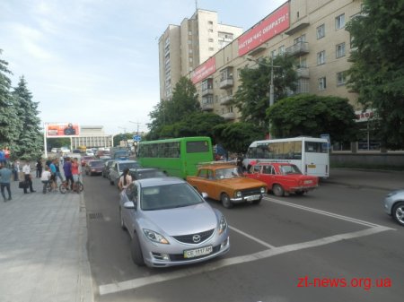У Житомирі автомобіль Ford збив людину