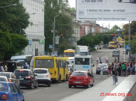 У Житомирі автомобіль Ford збив людину