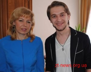 Артем Кондратюк презентував у Житомирі пісні Володимира Шинкарука Артем Кондратюк презентував у Житомирі пісні Володимира Шинкарука
