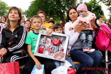 У Житомирі депутати подарували дітям те, чого вони щиро бажали