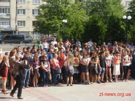 Житомирський політех відсвяткував 53 роки святковим концертом та флешмобом