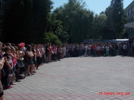 Житомирський політех відсвяткував 53 роки святковим концертом та флешмобом