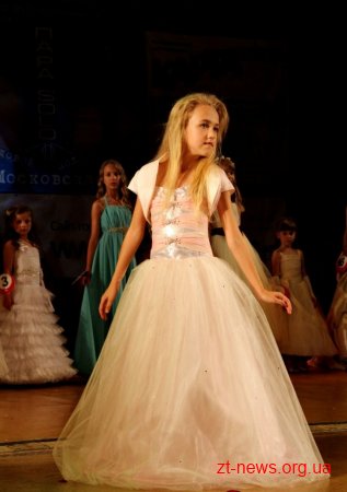 У Житомирі визначили переможниць конкурсу краси "Міні-міс Житомира-2013"