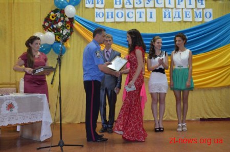 Працівники ДАІ привітали юних інспекторів руху з випуском