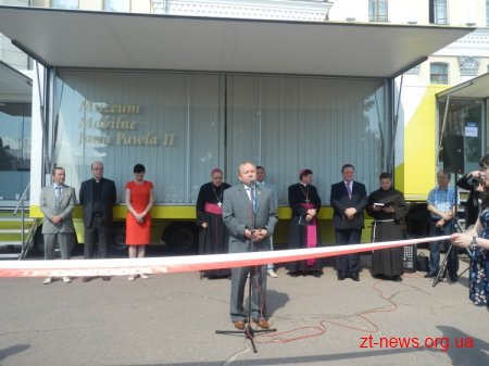У Житомирі урочисто відкрили мобільний музей  Блаженного Іоанна Павла II