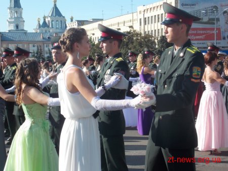 У Житомирі відбувся перший в Україні офіцерський бал ВІДЕО