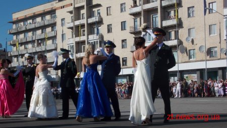 У Житомирі відбувся перший в Україні офіцерський бал ВІДЕО
