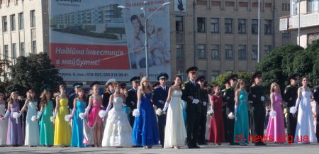 У Житомирі відбувся перший в Україні офіцерський бал ВІДЕО