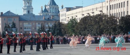 У Житомирі відбувся перший в Україні офіцерський бал ВІДЕО