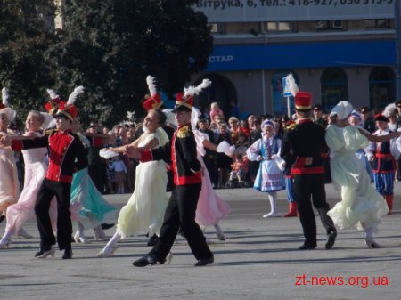 У Житомирі відбувся перший в Україні офіцерський бал ВІДЕО