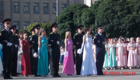 У Житомирі відбувся перший в Україні офіцерський бал ВІДЕО