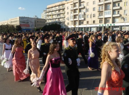 У Житомирі відбувся перший в Україні офіцерський бал ВІДЕО