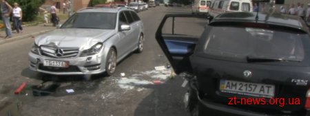 У Житомирі "не поділили дороги" Шкода та вантажівка