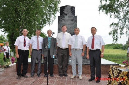 В Андрушівському районі навіки викарбували на граніті імена загиблих воїнів-визволителів