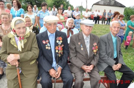 В Андрушівському районі навіки викарбували на граніті імена загиблих воїнів-визволителів