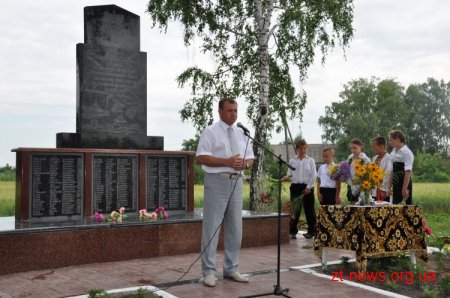 В Андрушівському районі навіки викарбували на граніті імена загиблих воїнів-визволителів
