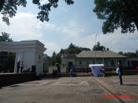 Переглянути концерт до Дня Конституції у Житомирі зібралося близько 10 глядачів