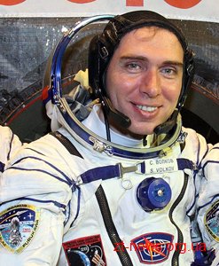 Як дивовижно виглядає Земля з космосу і як живеться по півроку на навколоземній орбіті?
