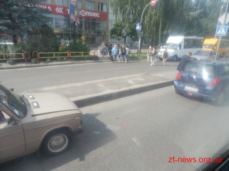 У Житомирі "Лада" наздогнала "Пежо"
