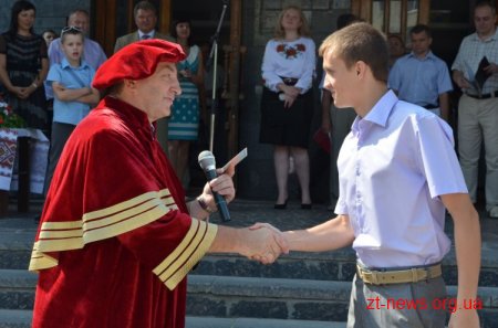 У ЖДТУ відбулася церемонія вручення дипломів випускникам