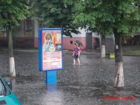 У центрі Житомира через сильний дощ утворилося озеро