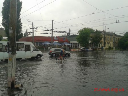 У центрі Житомира через сильний дощ утворилося озеро