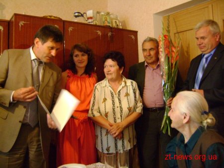 Жительку Чуднівського району Ганну Жихареву привітали зі сторічним ювілеєм