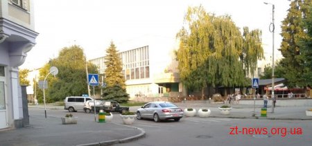 Клумби вже не заважають заїжджати водіям на Михайліську