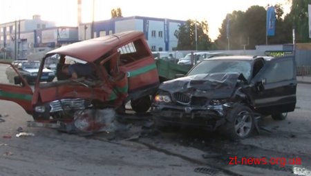 У Бердичеві 2 людини потрапили в лікарню через п`яну жінку за кермом БМВ