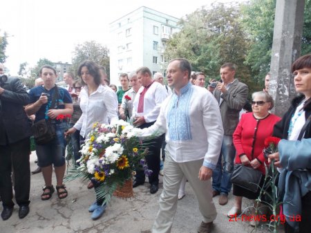 У Житомирі відкрили відновлену анотаційну дошку Олегу Ольжичу