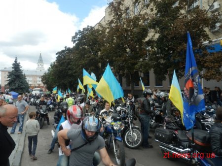 У Житомирі на честь Дня Незалежності байкери проїхали вулицями міста