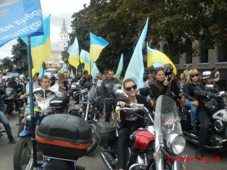 У Житомирі на честь Дня Незалежності байкери проїхали вулицями міста