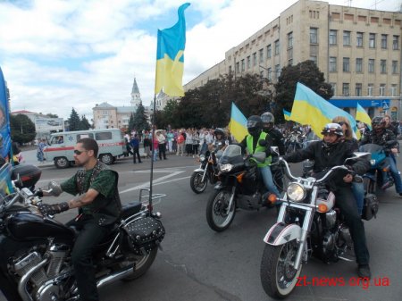 У Житомирі на честь Дня Незалежності байкери проїхали вулицями міста
