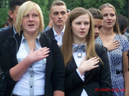 У Житомирі понад 2,5 тисячі першокласників сіли за парти житомирських шкіл