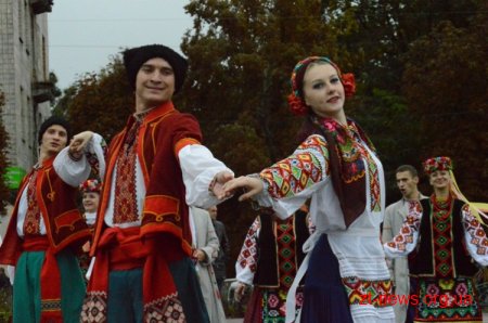 Як коростенці гостей пригощали та VI щорічний фестиваль дерунів святкували