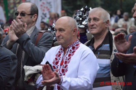 Як коростенці гостей пригощали та VI щорічний фестиваль дерунів святкували