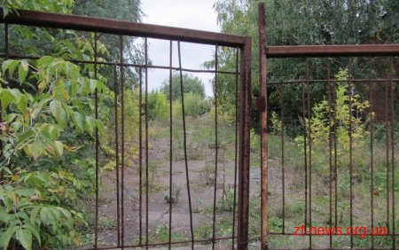Майбутній притулок для тварин у Житомирі, а зараз залишки свинарнику