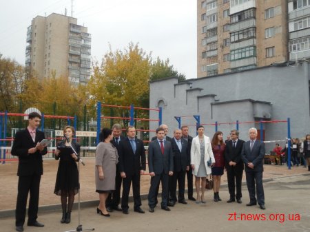 У Житомирі урочисто відкрили дитячий майданчик поблизу Мистецьких воріт