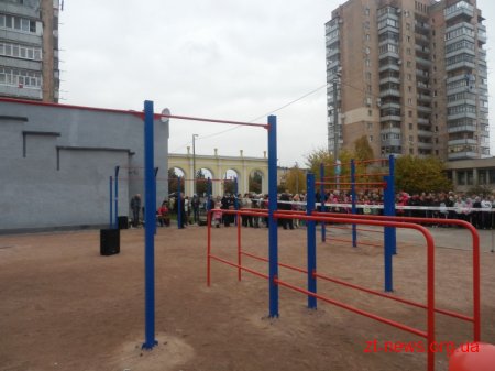 У Житомирі урочисто відкрили дитячий майданчик поблизу Мистецьких воріт