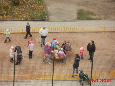 У Житомирі урочисто відкрили дитячий майданчик поблизу Мистецьких воріт