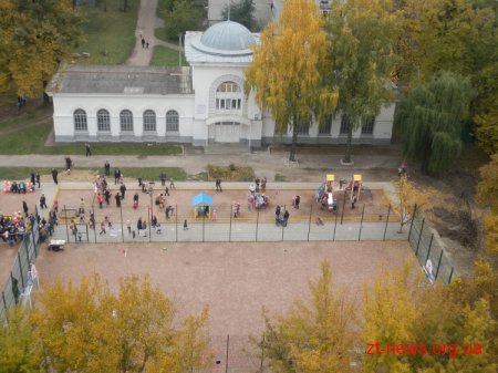 У Житомирі урочисто відкрили дитячий майданчик поблизу Мистецьких воріт