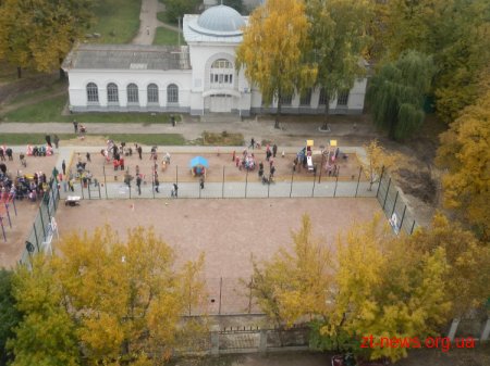 У Житомирі урочисто відкрили дитячий майданчик поблизу Мистецьких воріт