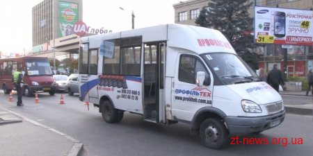 У Житомирі маршрутка збила людей на регульованому пішохідному переході