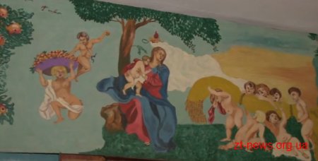 У Житомирі є незвичайний під'їзд у якому можна побачити ракети, кораблі, персонажів мультфільмів