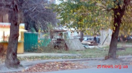 Будівництво 10-поверхівки по вулиці 1 Травня в Житомирі тимчасово призупинили до вівторка
