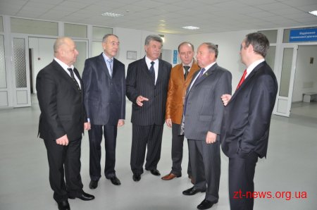 Вперше у Житомирському державному медичному закладі встановлений апарат для подрібнення камінців у нирках