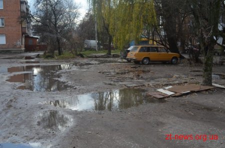 Стихійна торгівля переїхала на ринки «Рада», «Житній ринок» і «Сінний ринок» Чи надовго?