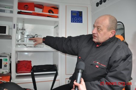 Очільники області вручили Центру екстреної медичної допомоги та медицини катастроф 6 санітарних реанімобілів