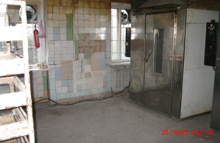 На Житомирщині правоохоронці закрили підпільний кондитерський цех та вилучили понад тонну його продукції