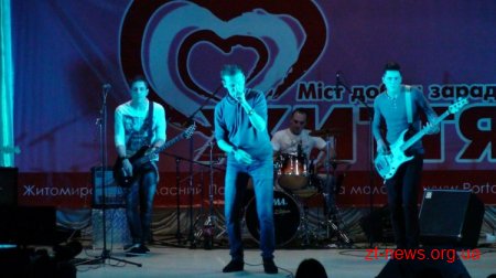 У Житомирі на благодійному концерті "Міст добра заради життя" зібрали 6 тис грн для Богдана Купчинського